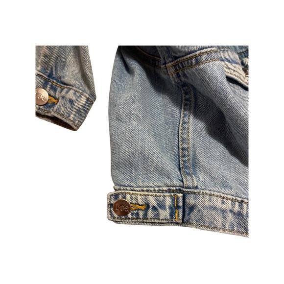Lee cropped jean jacket size med loose fit good condition - Picture 3 of 4